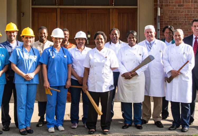 Escassez de mão-de-obra urge facilitar vistos de trabalho