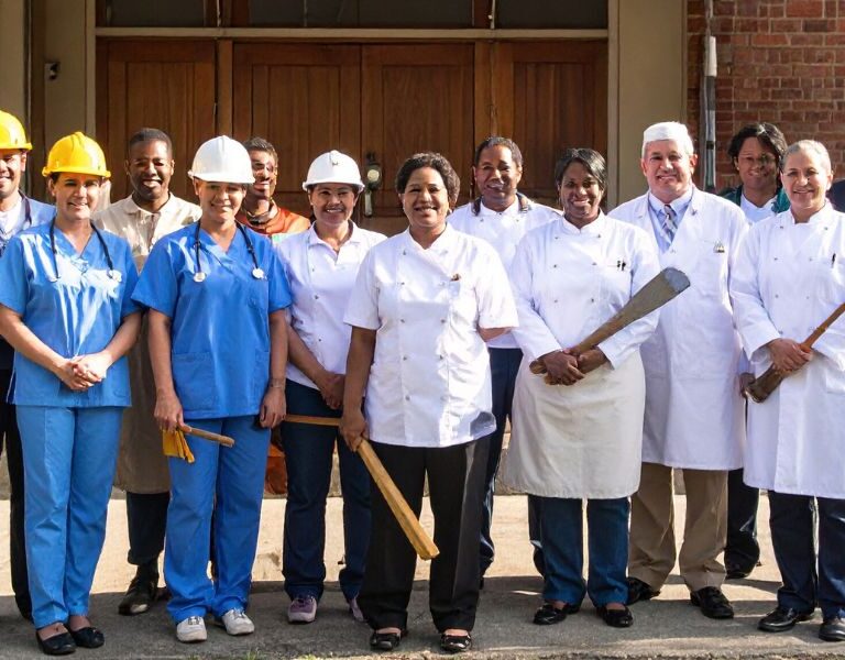 Escassez de mão-de-obra urge facilitar vistos de trabalho