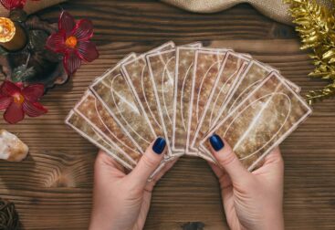 Baralho Cigano Grátis: Descubra com 3 Cartas Reveladoras