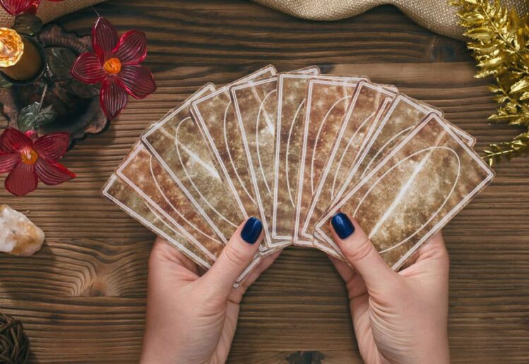 Baralho Cigano Grátis: Descubra com 3 Cartas Reveladoras