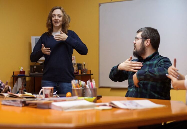 Curso Grátis de Língua Gestual Portuguesa: Inclusão e Empatia