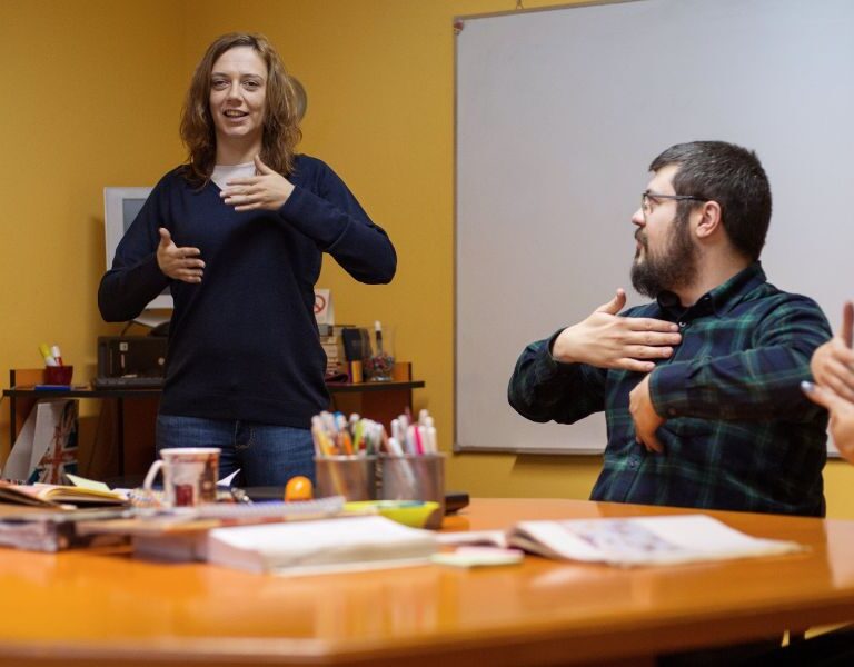 Curso Grátis de Língua Gestual Portuguesa: Inclusão e Empatia